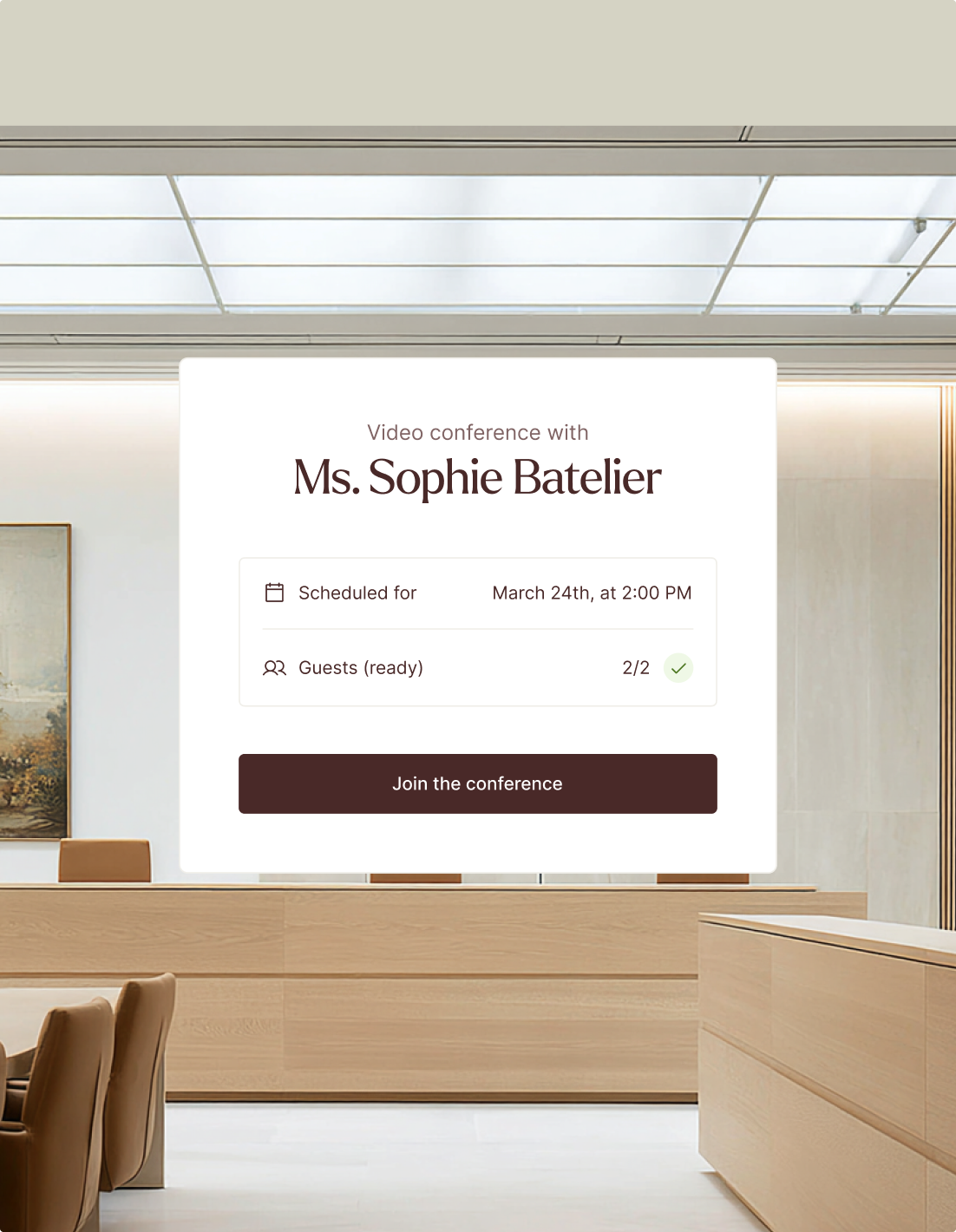 Causélis video consultation card with Ms. Sophie Batelier over a modern courtroom