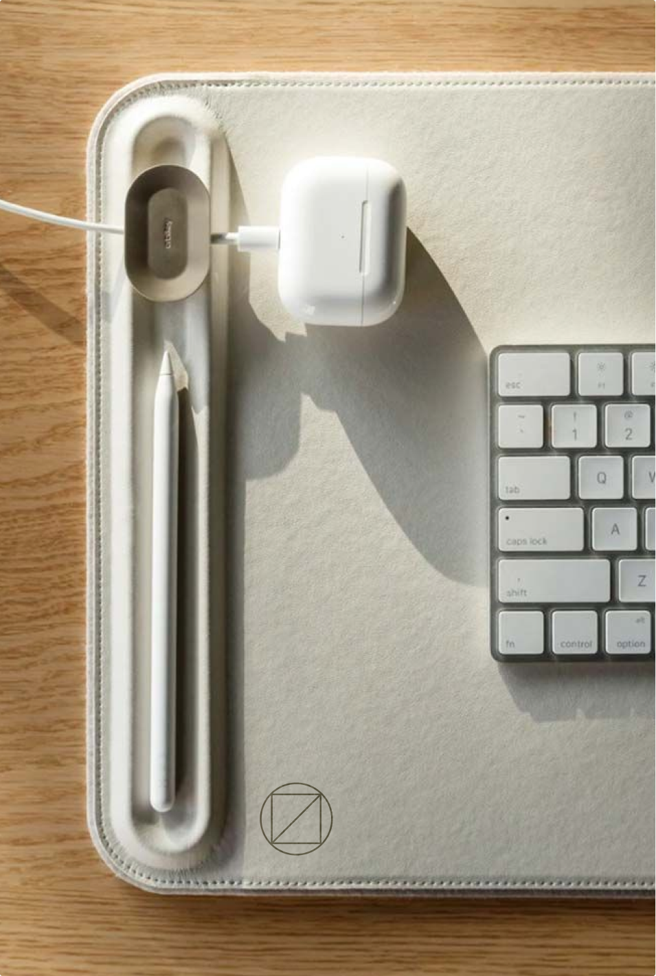 Diametral desk set