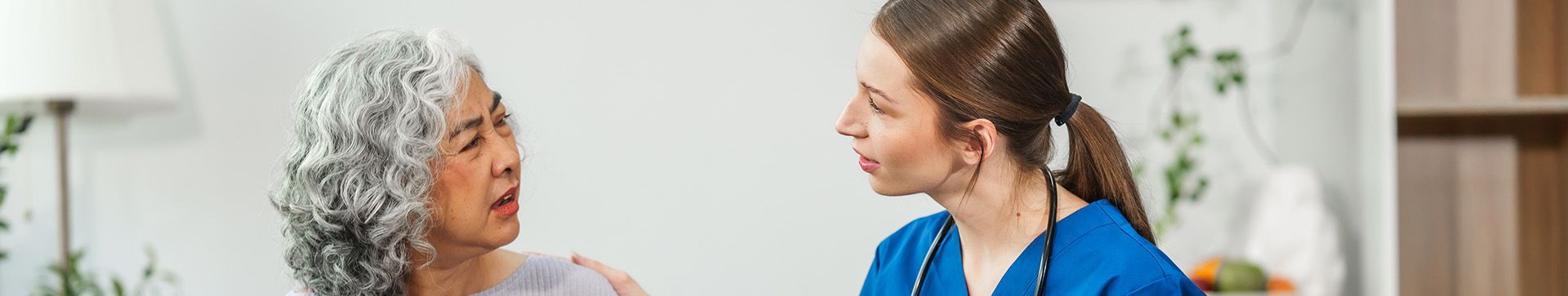 nurse and patient talking about pain