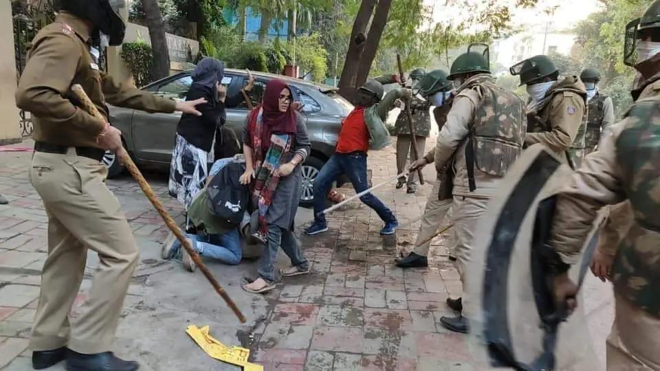 When Delhi Police protected the JMI Campus with Brutality & Force