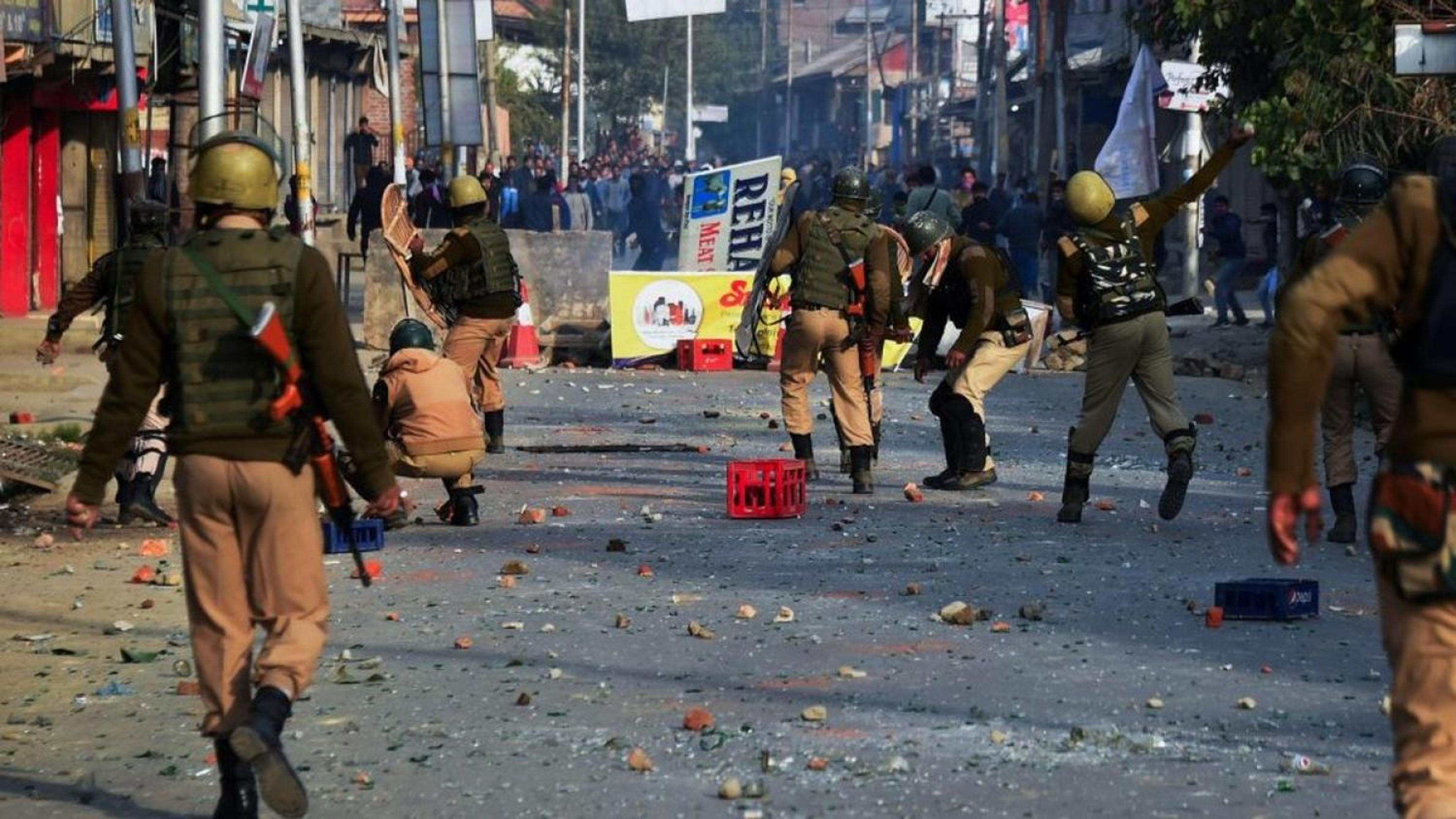 Army Presence in Kashmir in response to Stone Pelting