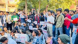 Delhi HC slams Jamia for student ban, calls for dialogue instead