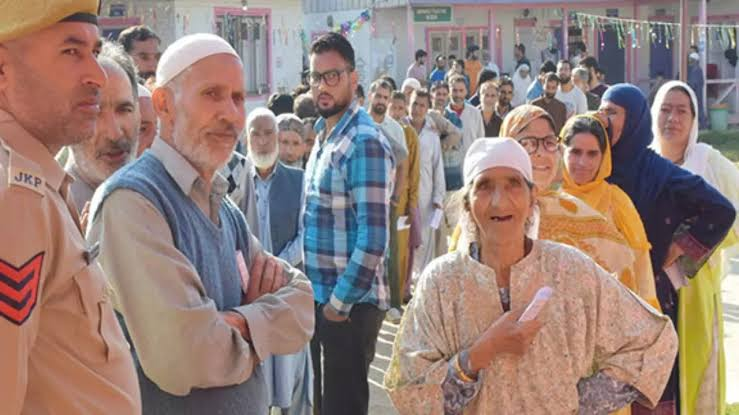 Voters lining up to vote in the elections