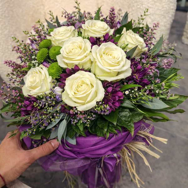 Екзотичен букет с рози