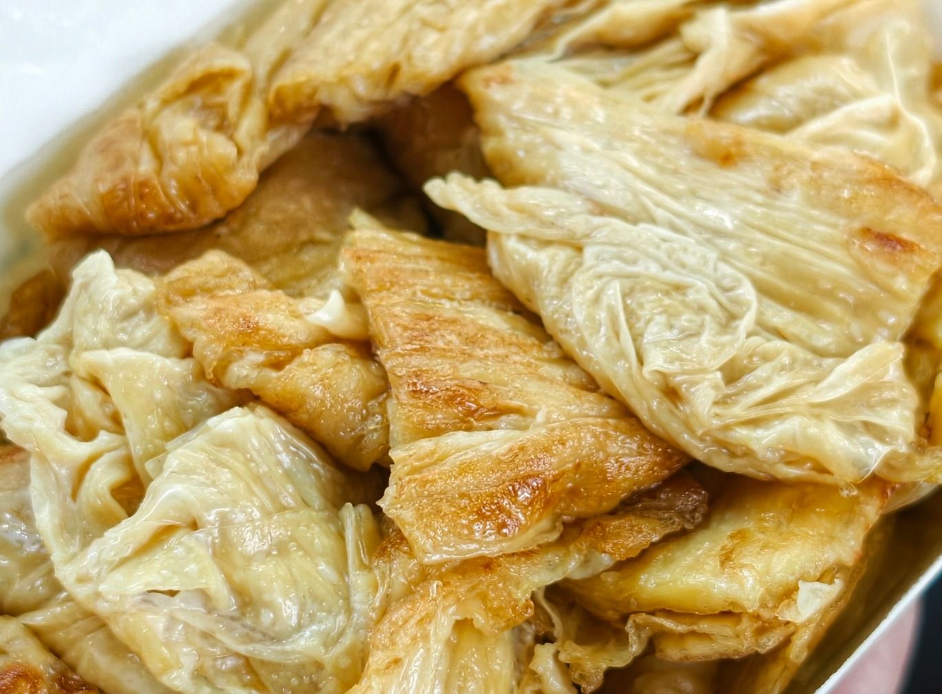 Pan-fried doupi (tofu sheet) at Da Chi Beancurd Sheet Workshop in Taitung, Taiwan