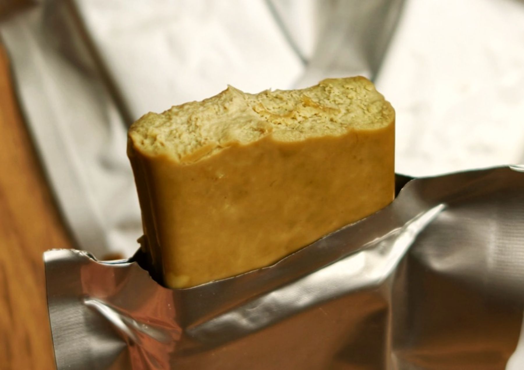 Ready-to-eat dougan made from green soybeans