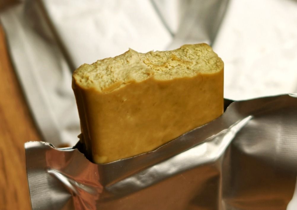 Ready-to-eat dougan made from green soybeans