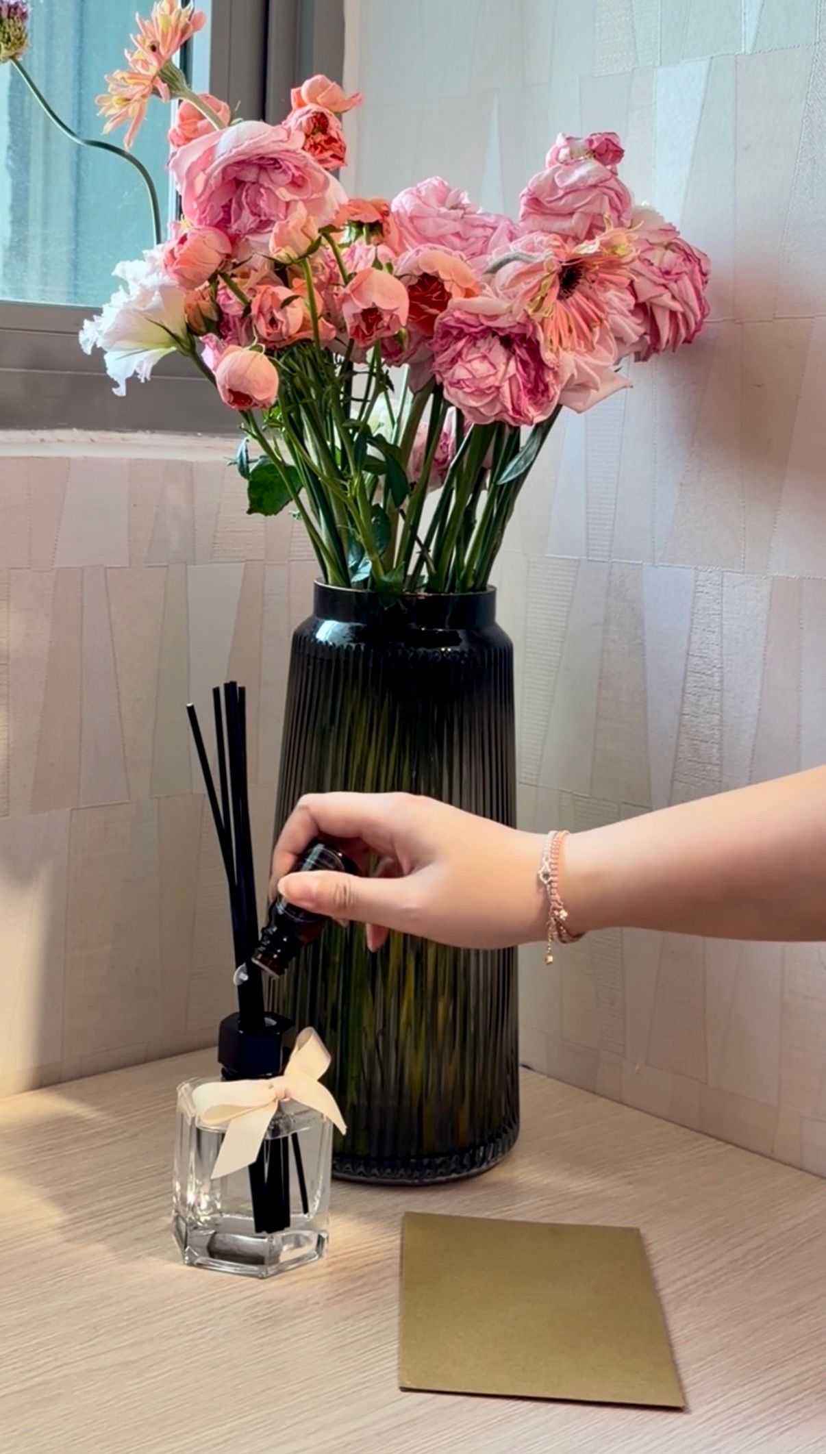 Reed diffuser (que khuếch tán) là gì và phù hợp với không gian nào?