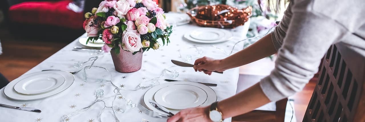 Florale Tischdekoration für Hochzeit