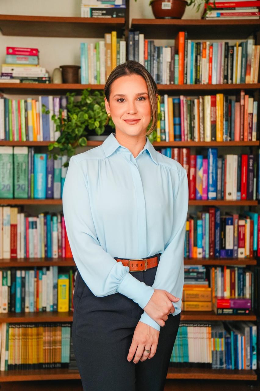 Dra. Lívia Batista Chaves