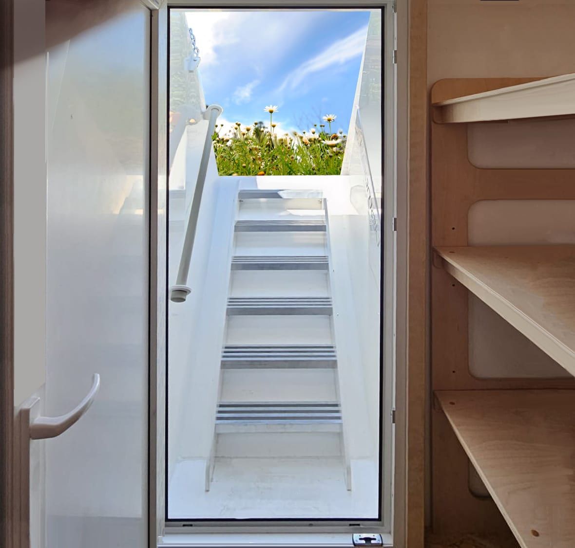 Blick aus einem Schutzraum über die Treppe ins Tageslicht