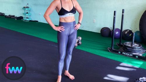 Kindal showing her Carbon38 Takara leggings.