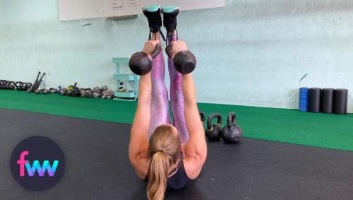 Kindal at the top of the double kettlebell toe touch crunch.