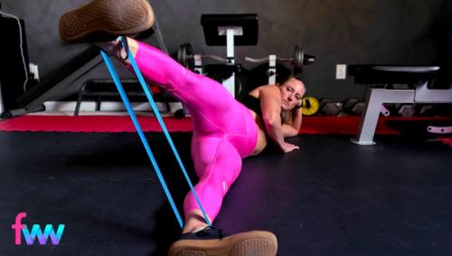 The top of Susan's and you can really see Kindal's leg as it not only moves straight up but also behind her body to active her glutes muscles even more.