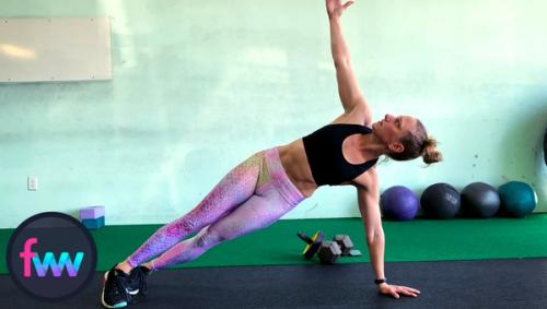 Kindal coming out of the pushup straight up into the side plank. Notice her abs are staying really tight and she is pushing into the ground.