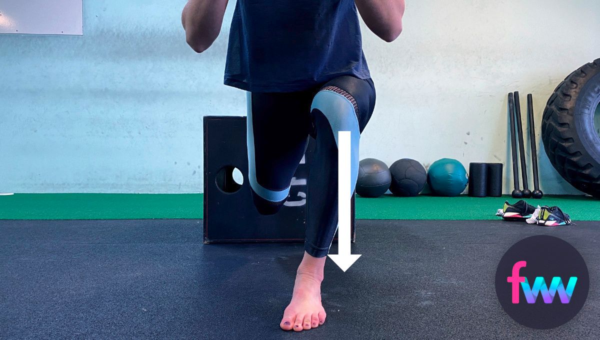Knee in the correct position during the split squat.