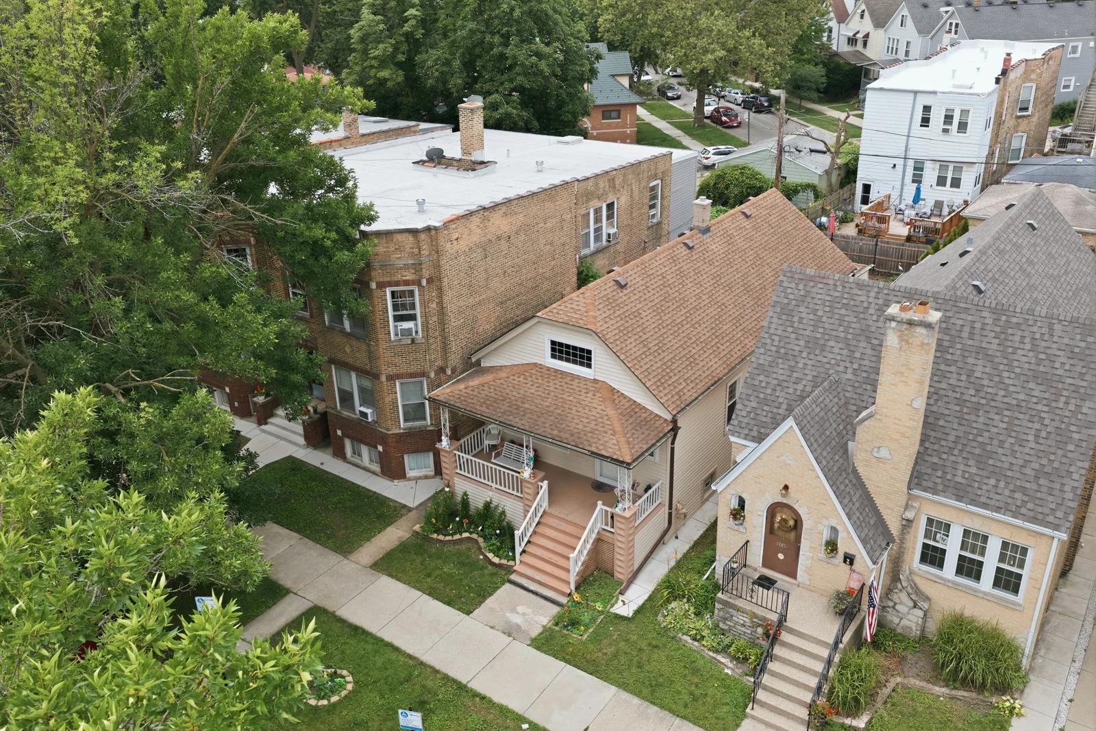 Aerial view of the home and surrounding Chicago neighborhood
