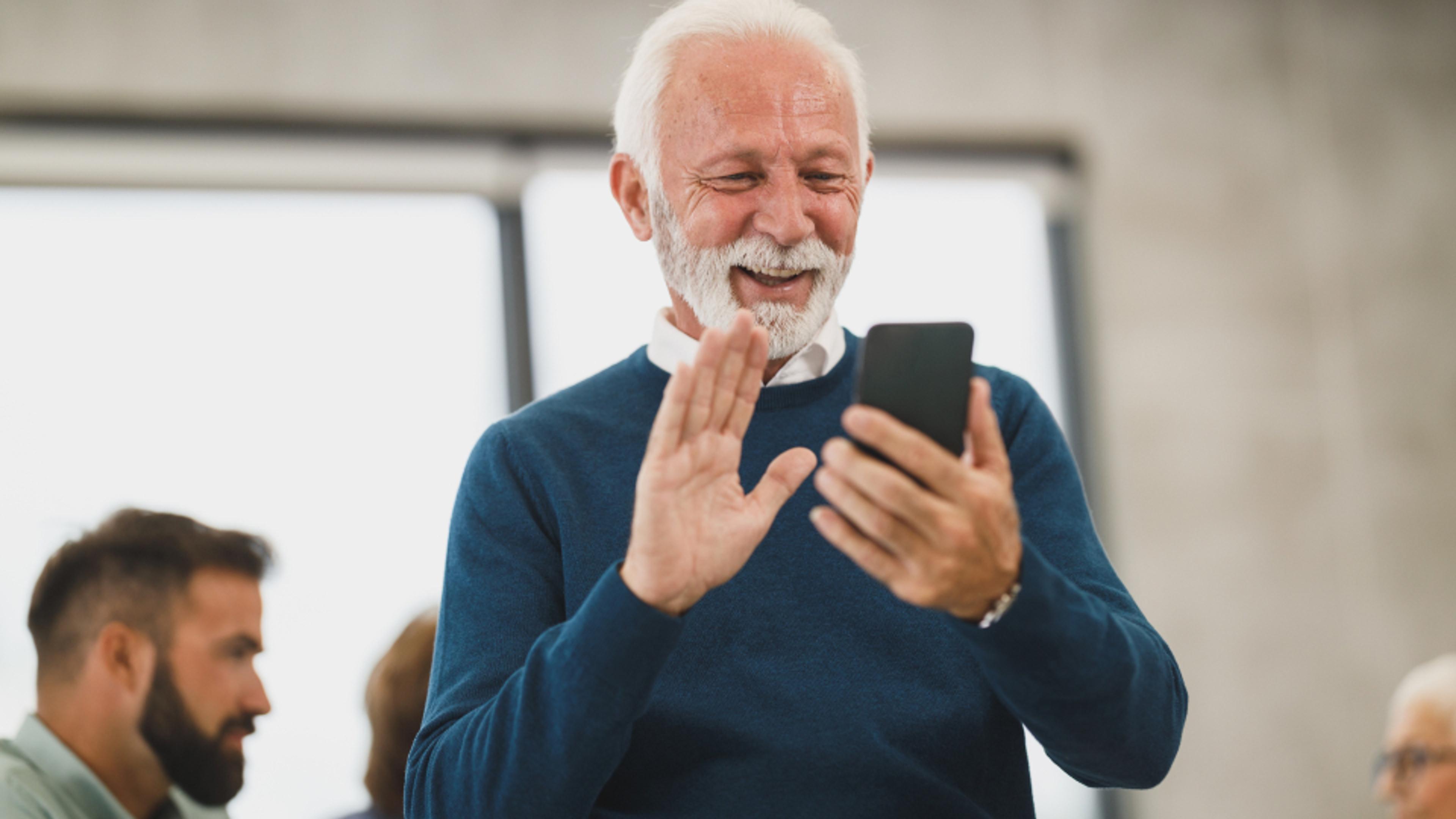 【2026年版】怪しいショートメール(SMS)の見分け方|URLを押す前に確認したい5つのポイント - 宅配業者や銀行をかたる詐欺のショートメール(SMS)が増えています。本物と偽物の見分け方を、5つのチェックポイントでやさしく解説。迷ったときの安全な確認のしかたも紹介します。