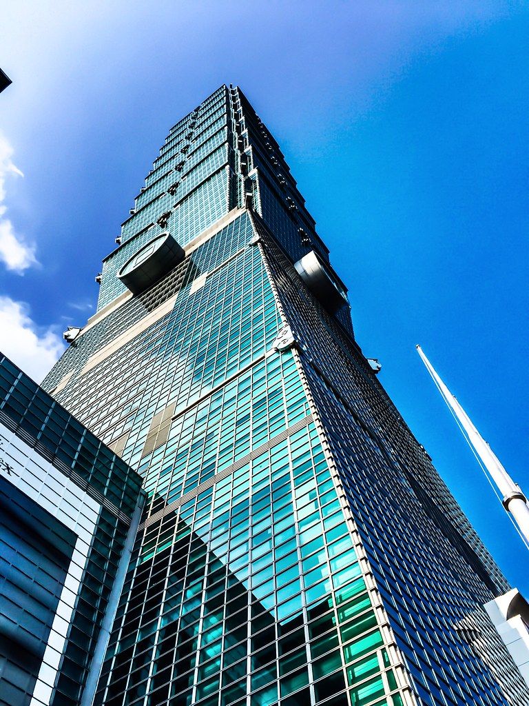 台湾旅行 初めての準備ガイド2026｜入国・お金・SIM・持ち物・時差を出発前にまとめて確認 - 初めての台湾旅行で出発前に確認しておきたいことを一つにまとめました。入国手続き、両替と支払い、ネット回線、電源プラグ、水、チップ、気候まで、現地で困らないための準備を順番に解説します。