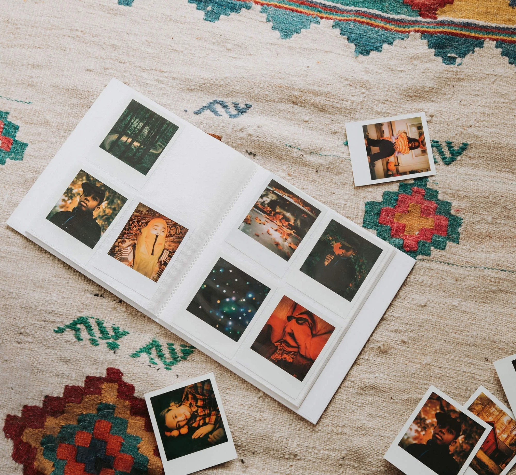 Compatible with original full-size Polaroid shots.