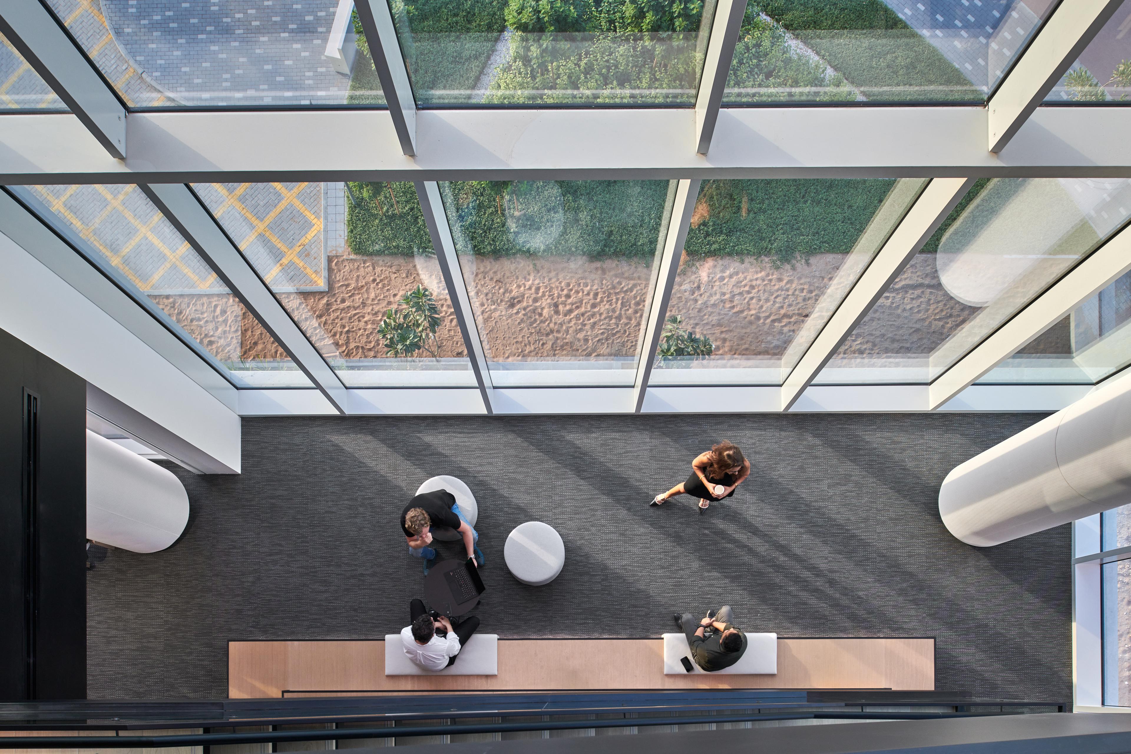 Daylight-Led Collaboration Hub