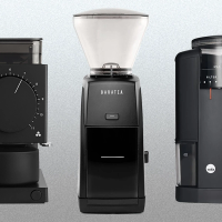 Three electric grinders (Baratza Encore, Wilfa Svart Aroma, Fellow Ode) in the row, on a grey gradient background.