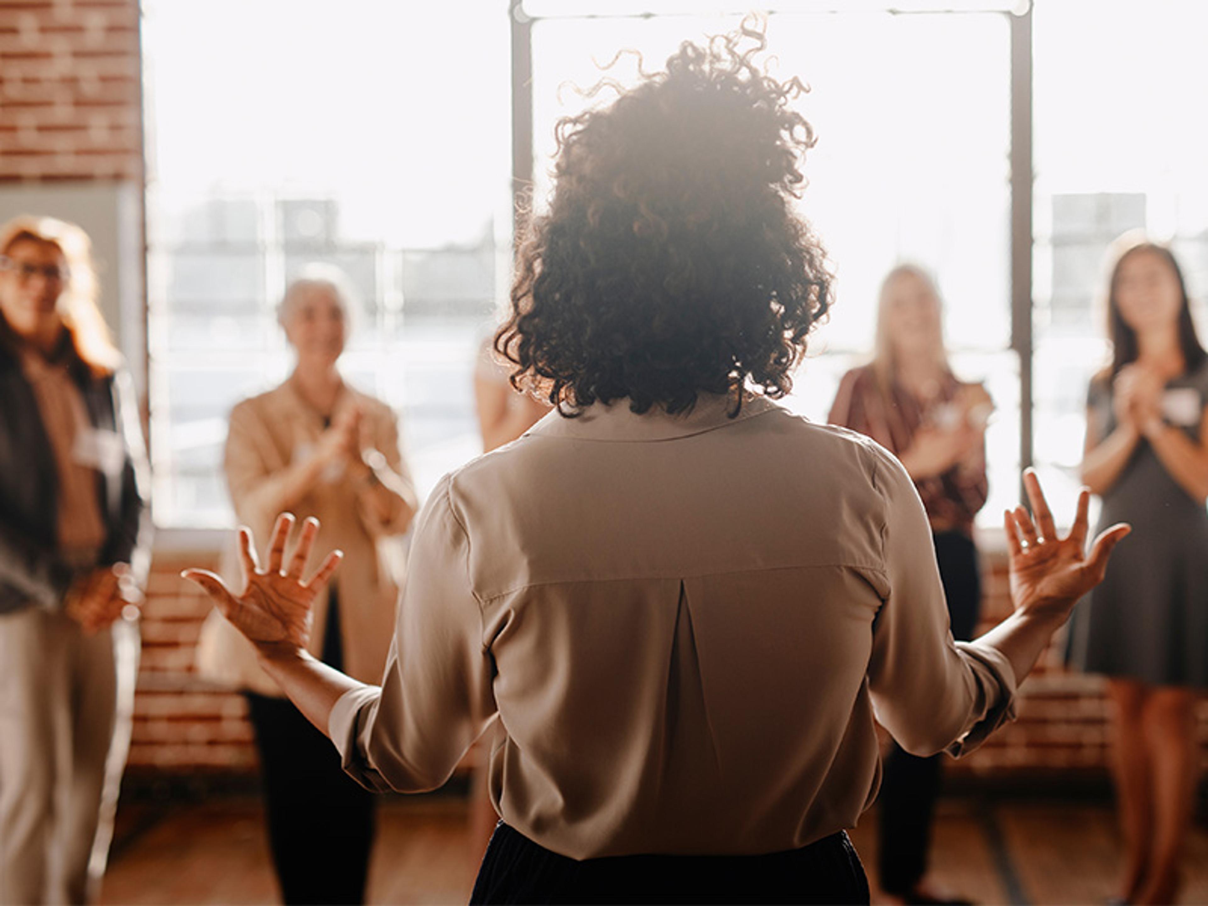 Heather McGowan explains how the pandemic accelerated the velocity of change and ushered in two profound transitions: a revolution in the relationship between individuals and organizations, and the digital disruption that has transformed organizations from linear to complex.