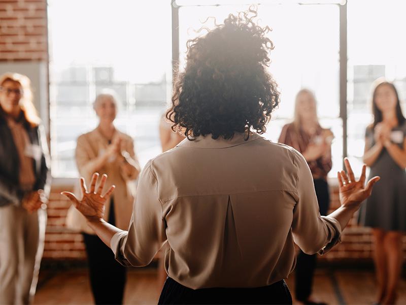 Heather McGowan explains how the pandemic accelerated the velocity of change and ushered in two profound transitions: a revolution in the relationship between individuals and organizations, and the digital disruption that has transformed organizations from linear to complex.