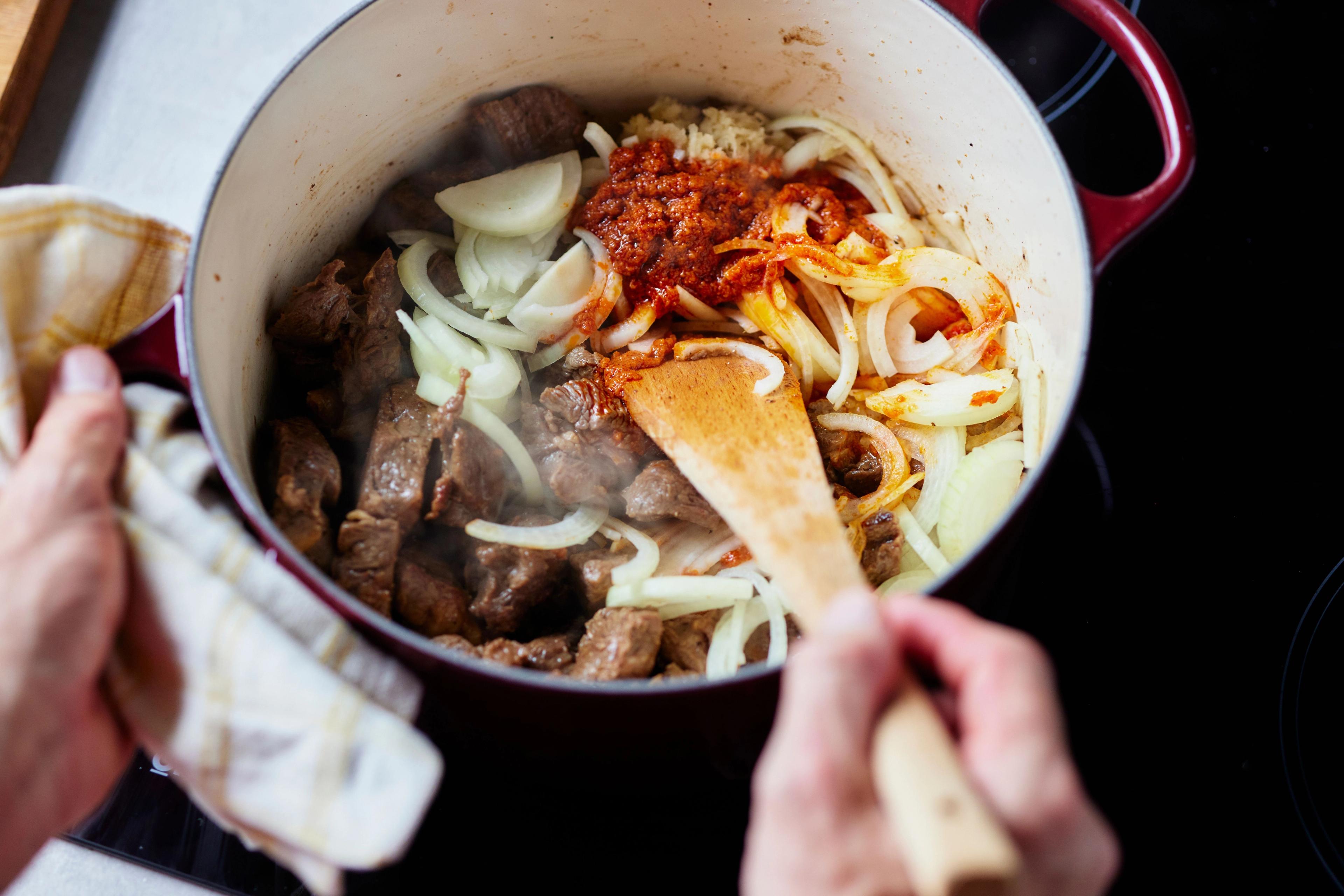Add Onion and Curry Paste