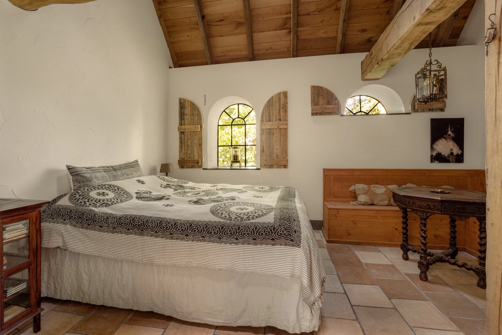 Lichtinval en materiële verfijning in het interieur van villa Kleizuwe Vreeland