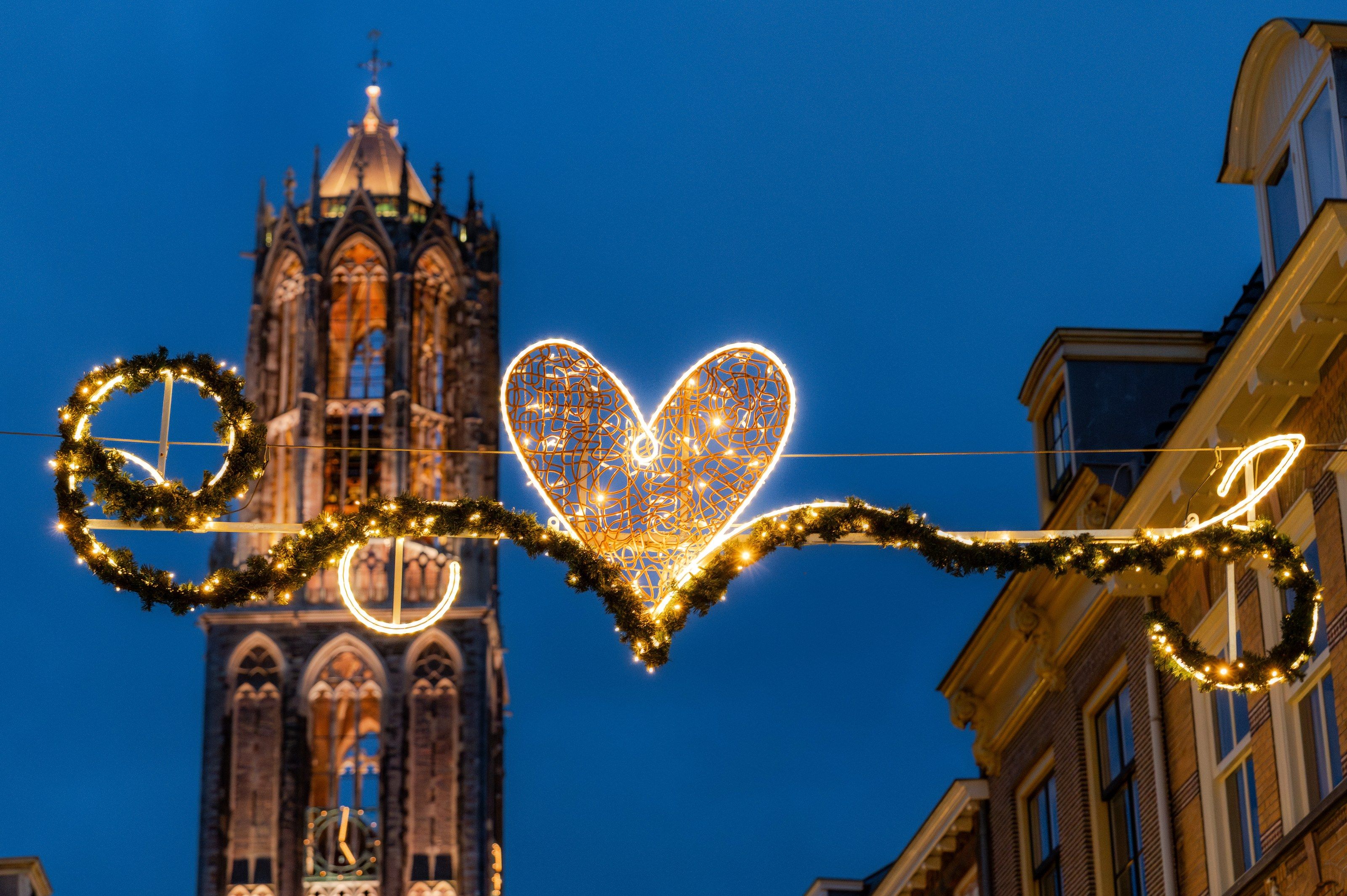 Verlicht hart voor de Domtoren in Utrecht