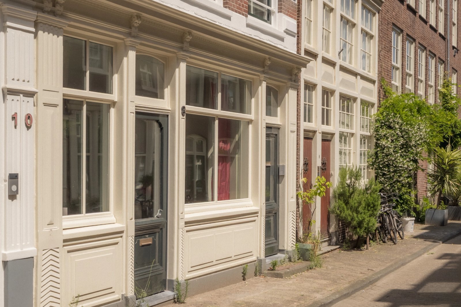 Schilderachtige gevel in een typische Jordaanse straat in Amsterdam