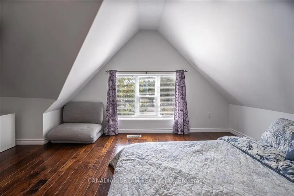 182 Briscoe Street E London image 5