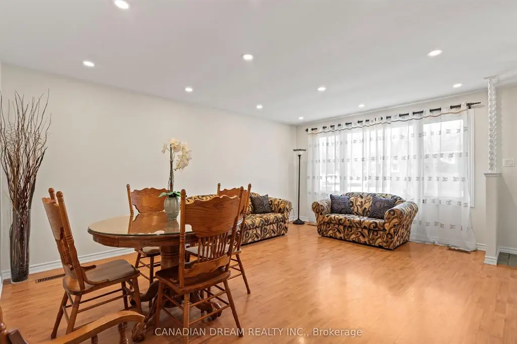 7 Poplar Cres London image 2