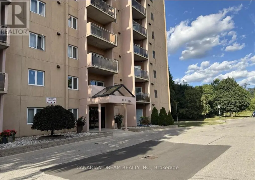 860-803 Commissioners Road E London image 1