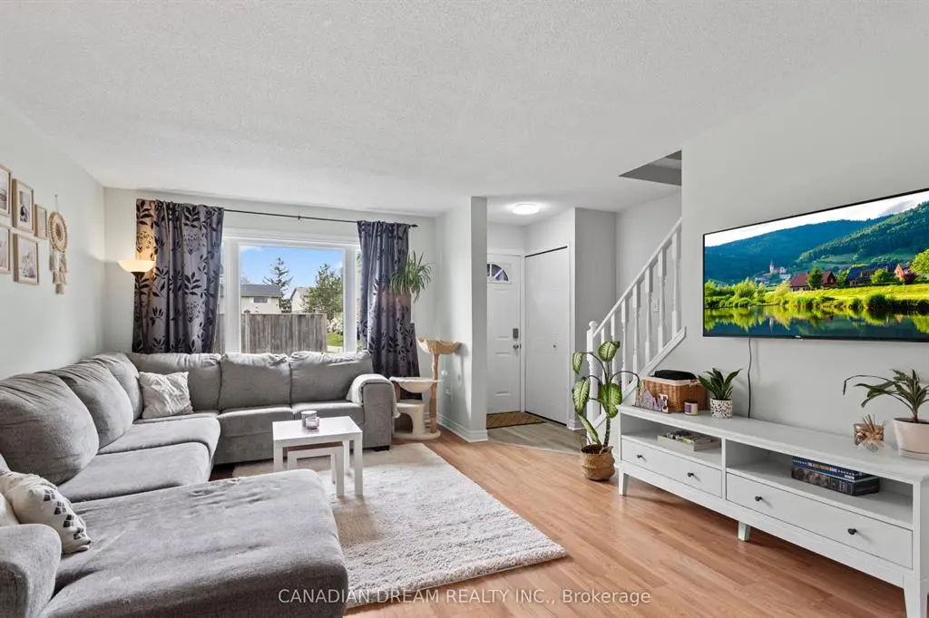 1095-20 Jalna Blvd London image 2