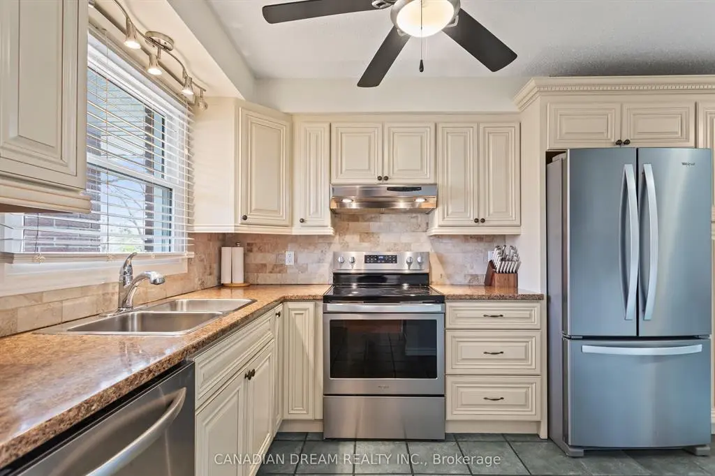 7 Poplar Cres London image 3