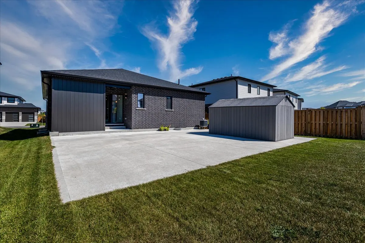 120 Poole Crescent Komoka image 2