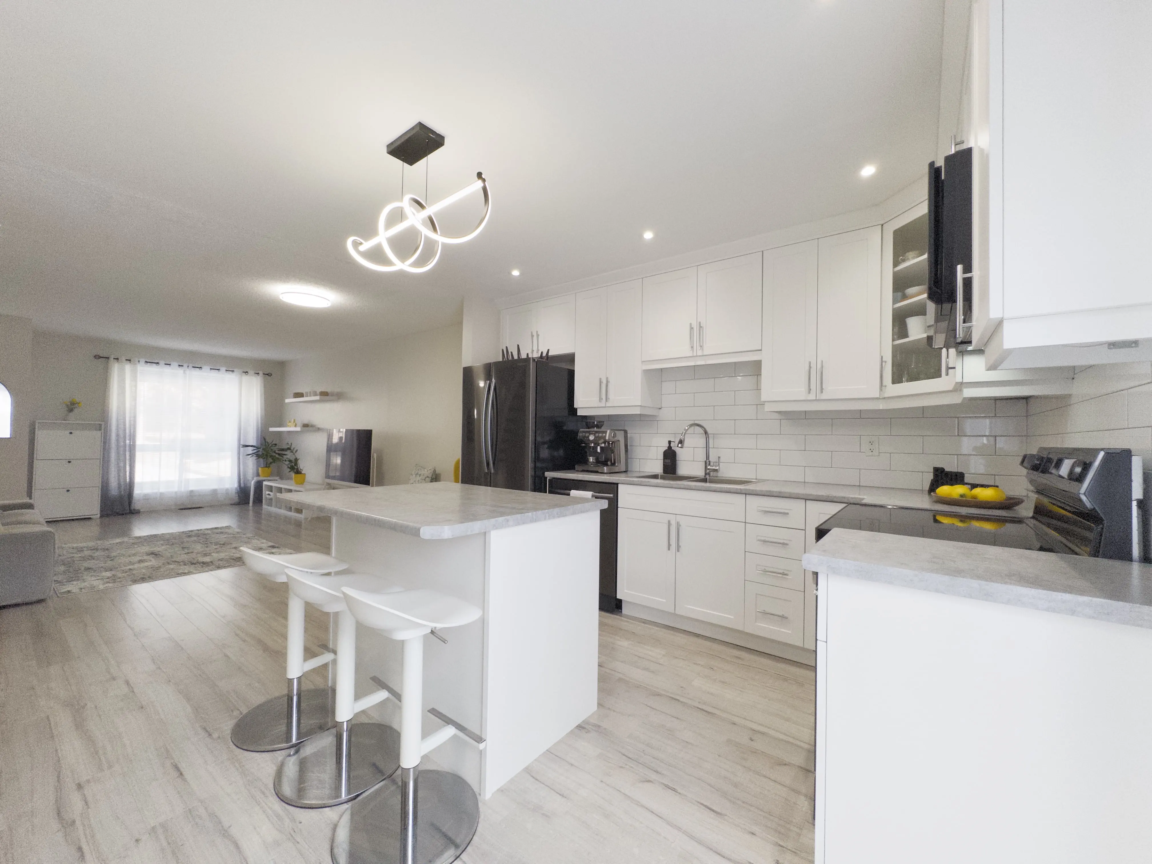 82-70 Fiddlers Green Road image 4