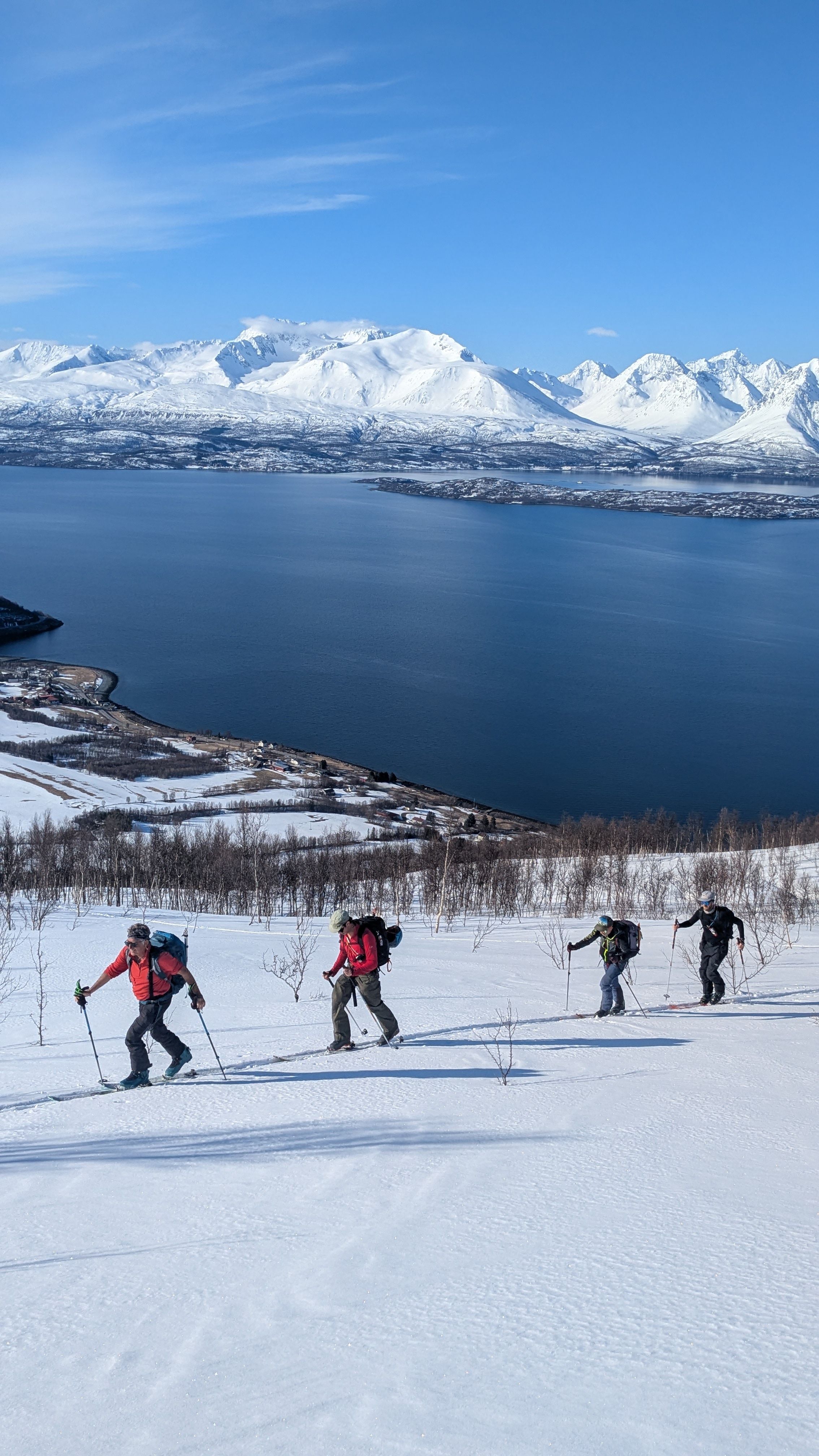 Ski de randonnée dans les fjords de Norvège.