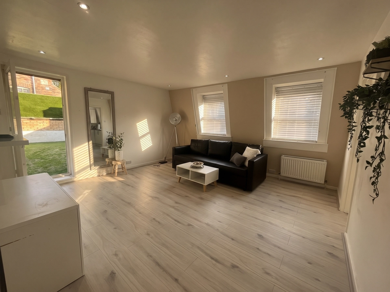 Stunning 1 Bed Apartment With Outdoor Private Terrace - photo 3