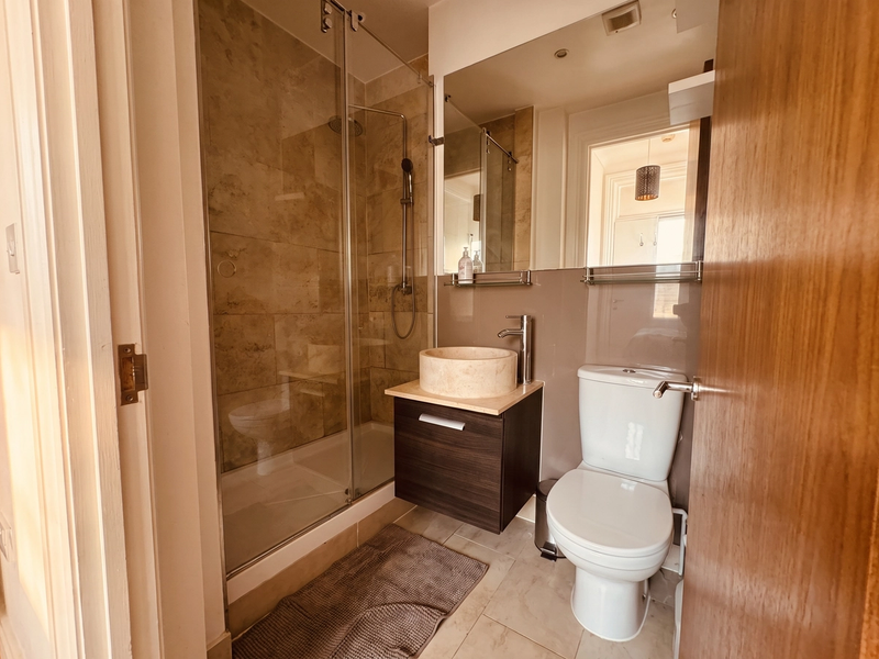 Elegant 1 Bed Apartment - Star St - photo 2