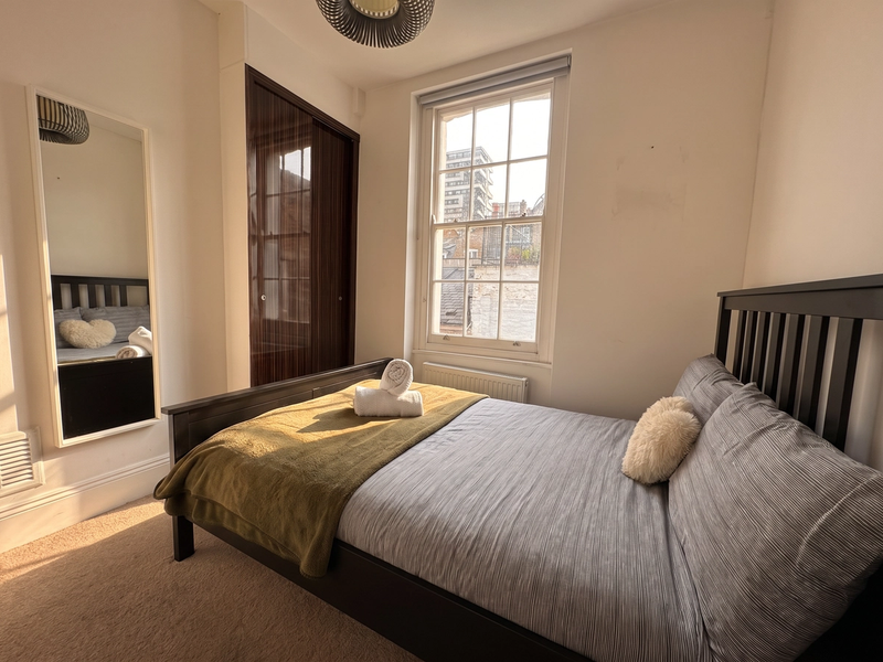 Elegant 1 Bed Apartment - Star St - photo 4