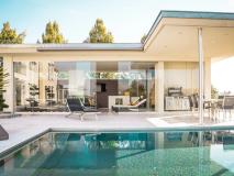 Tropical Bungalow