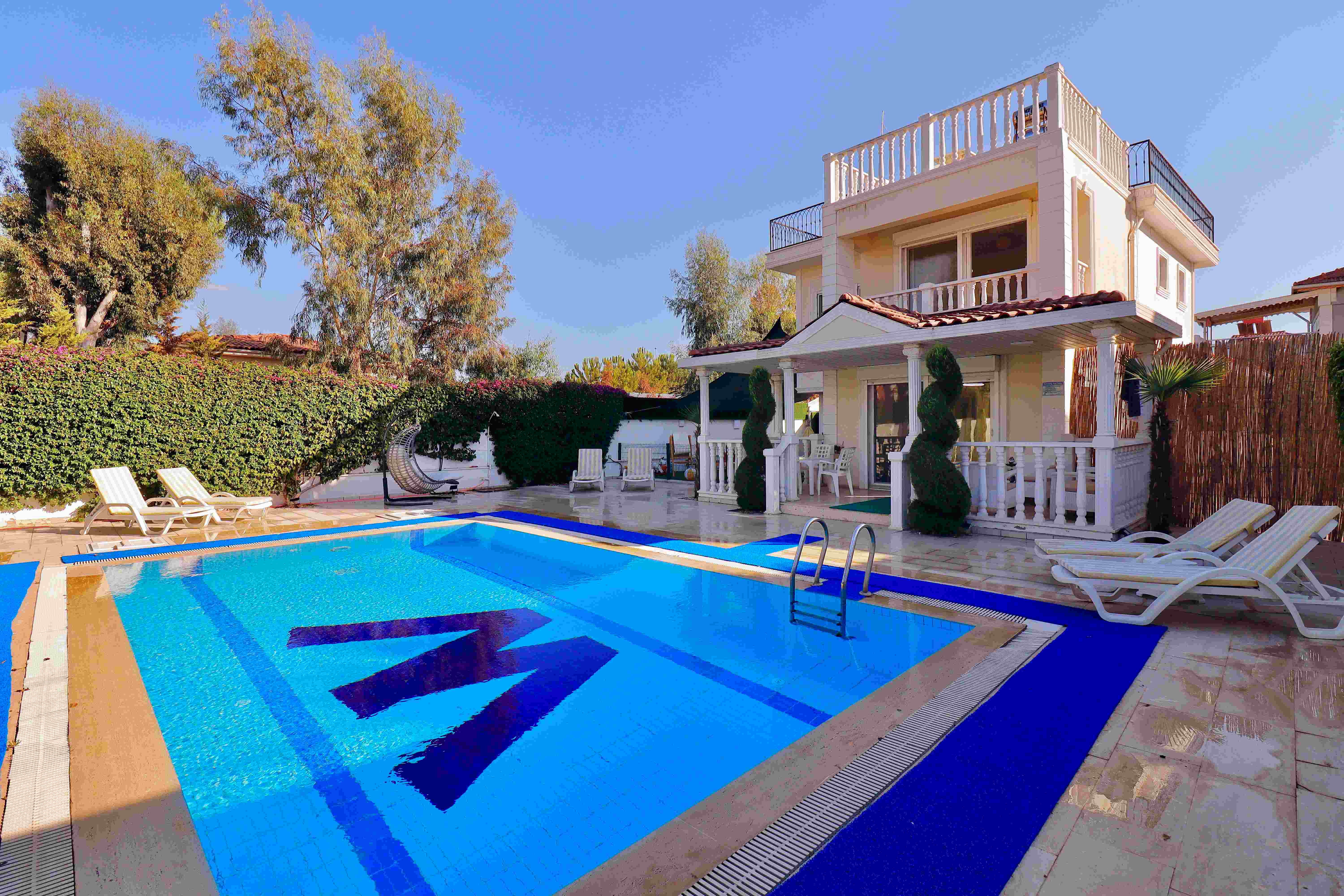 3 Bedroom Villa with Air Conditioner, Parking and Pool
