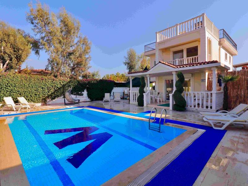 3 Bedroom Villa with Air Conditioner, Parking and Pool
