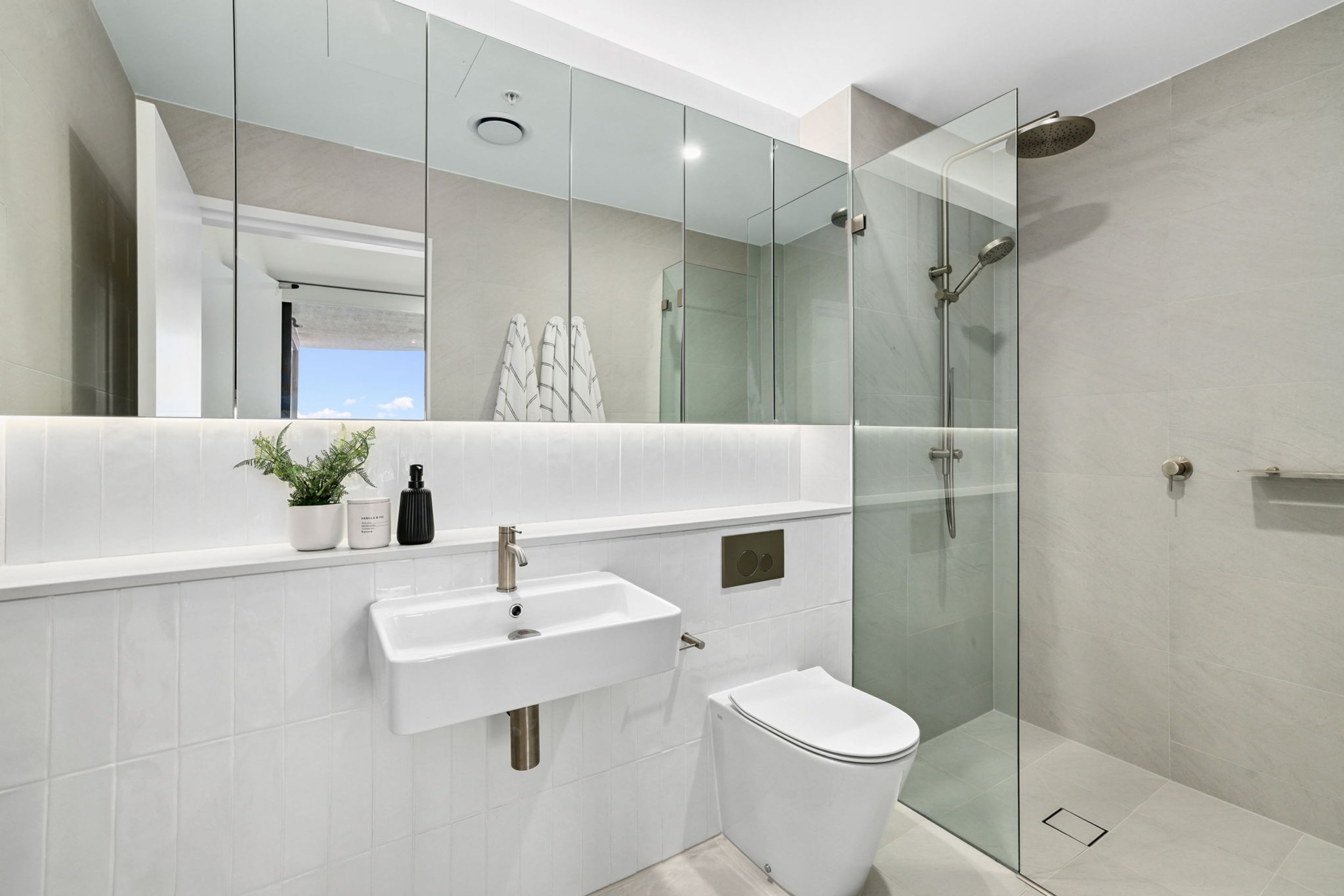 Bathroom, The Waterfront.