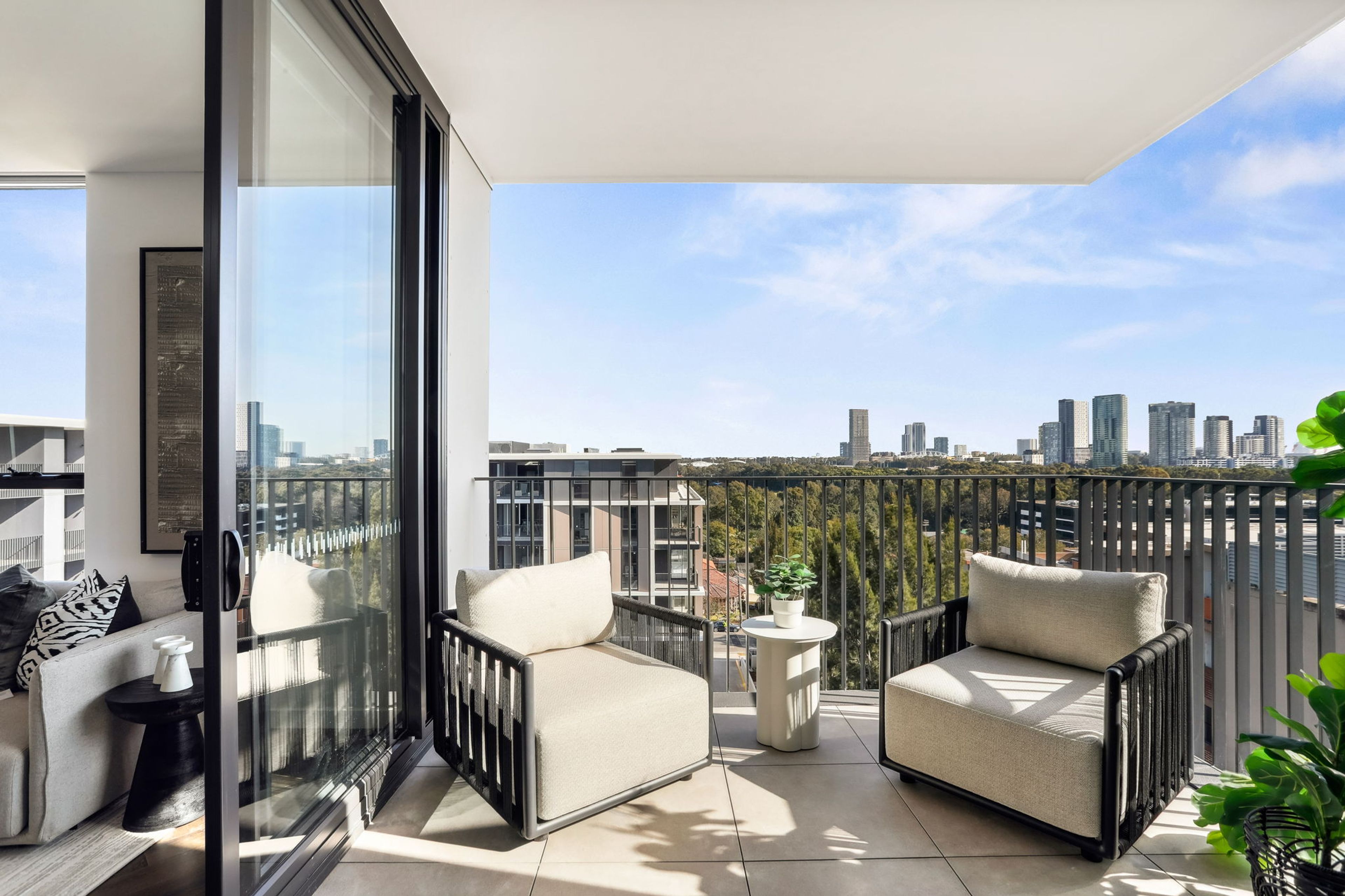 Balcony, The Halston