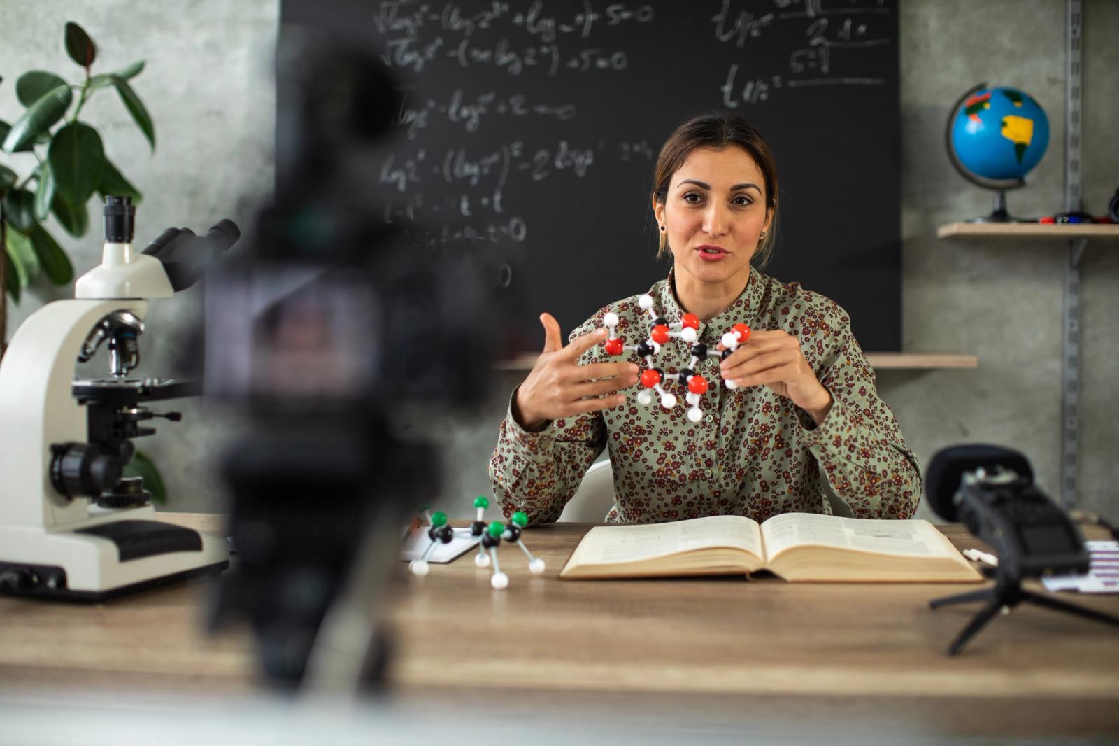 10.06.2025: IA en la educación y seguridad emocional