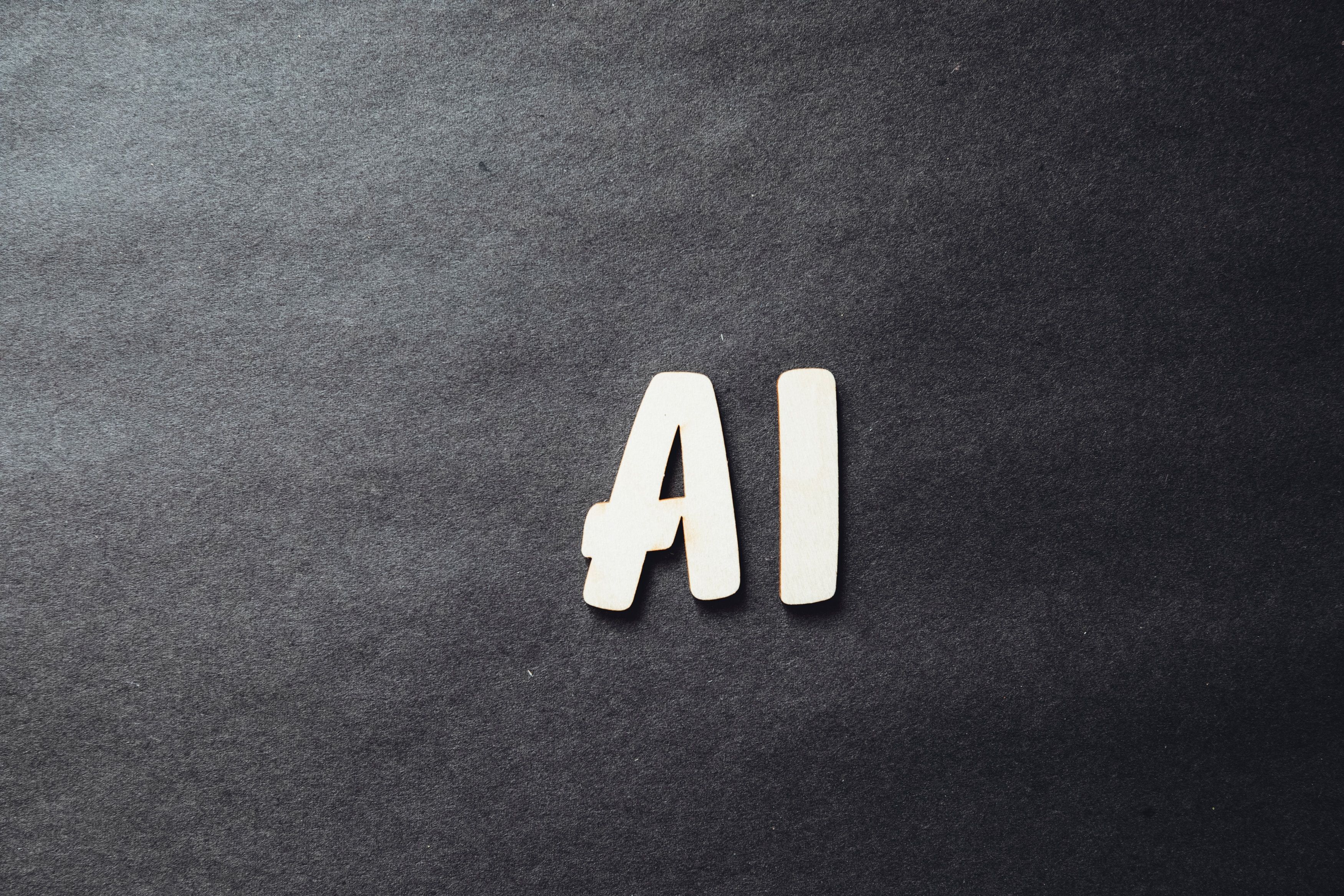 EL PENSAMIENTO CRÍTICO Y LA CREACIÓN FRENTE A LA INTELIGENCIA ARTIFICIAL Y LA SINGULARIDAD